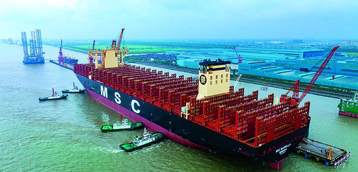 封二：江苏太仓：全球最大新造集装箱船再次试航 | 河南小麦抢收忙