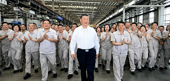 封面：习近平在河南考察